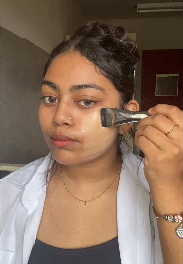 It’s so soft tho !! The finishing is so even and not patchy at all 💋 #foundationbrush #makeupsponge 