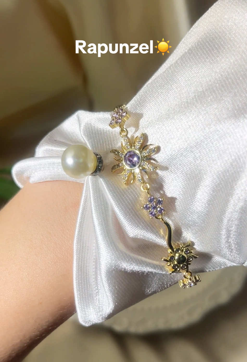 It’s what I imagined🤩☀️#jewelry #rapunzel #bracelet #foryou #fyp #gold #tiktokshop #beautiful 