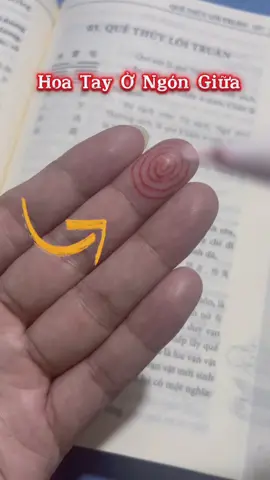 Hoa tay ở ngón tay giữa
