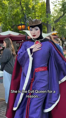 Disney’s Evil Queen#Disneyland #disney #fyp #savage #evilqueen #disneyland #meangirls#viral#funny#fouryou 