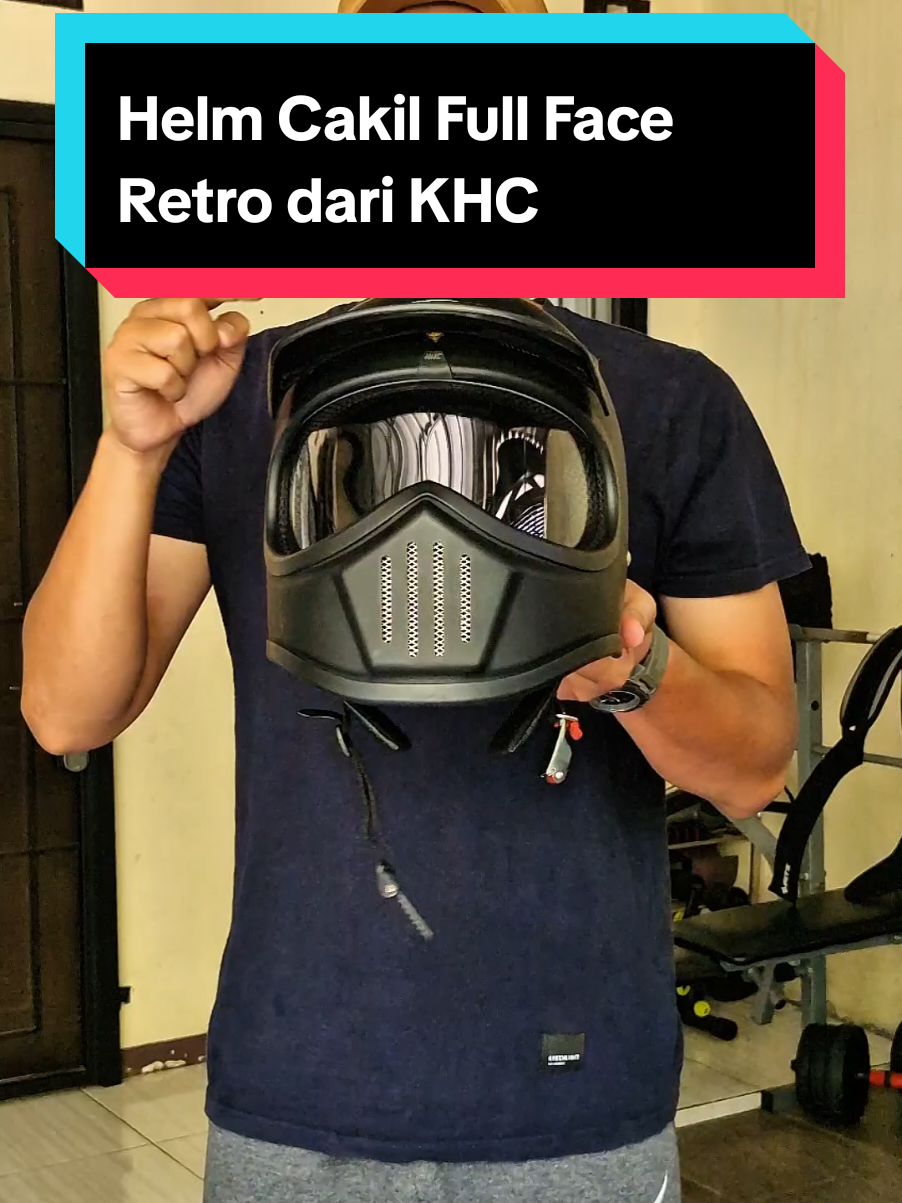 Helm Cakil Full Face bergaya retro dari KHC ini membuat penampilan makin keren, terbuat dari material ABS premium yang pastinya sudah SNI. Cocok untuk dipakai harian maupun digunakan untuk touring. #helm #helmfullface #helmganteng #helmkeren #helmcowok #helmetloverindonesia #helmcakil 