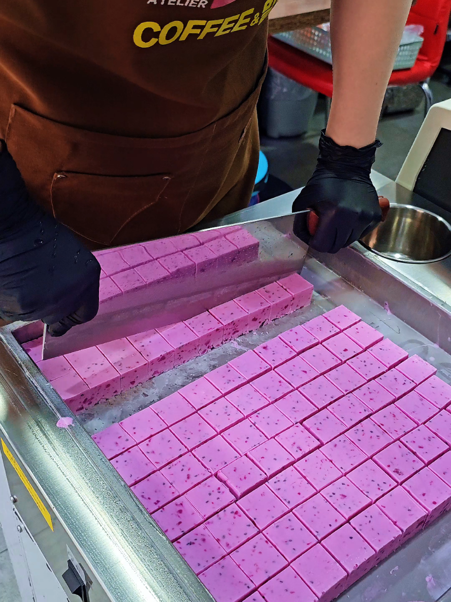 19가지 깍두기 모양 철판 용과 아이스크림 / 19 kinds of teppan ice cream - Korean Street Food 📍위치(Location)     서울 영등포구 도림로38길 7 1층  #icecream #철판아이스크림 #먹방 #디저트  #RolledlceCream #IceCreamRolls  #RolledlceCreamChallenge  #StreetFood #foodtiktok  #satisfyingvideos  #dessert #대림 #길거리음식 #mukbang #tiktokfood 