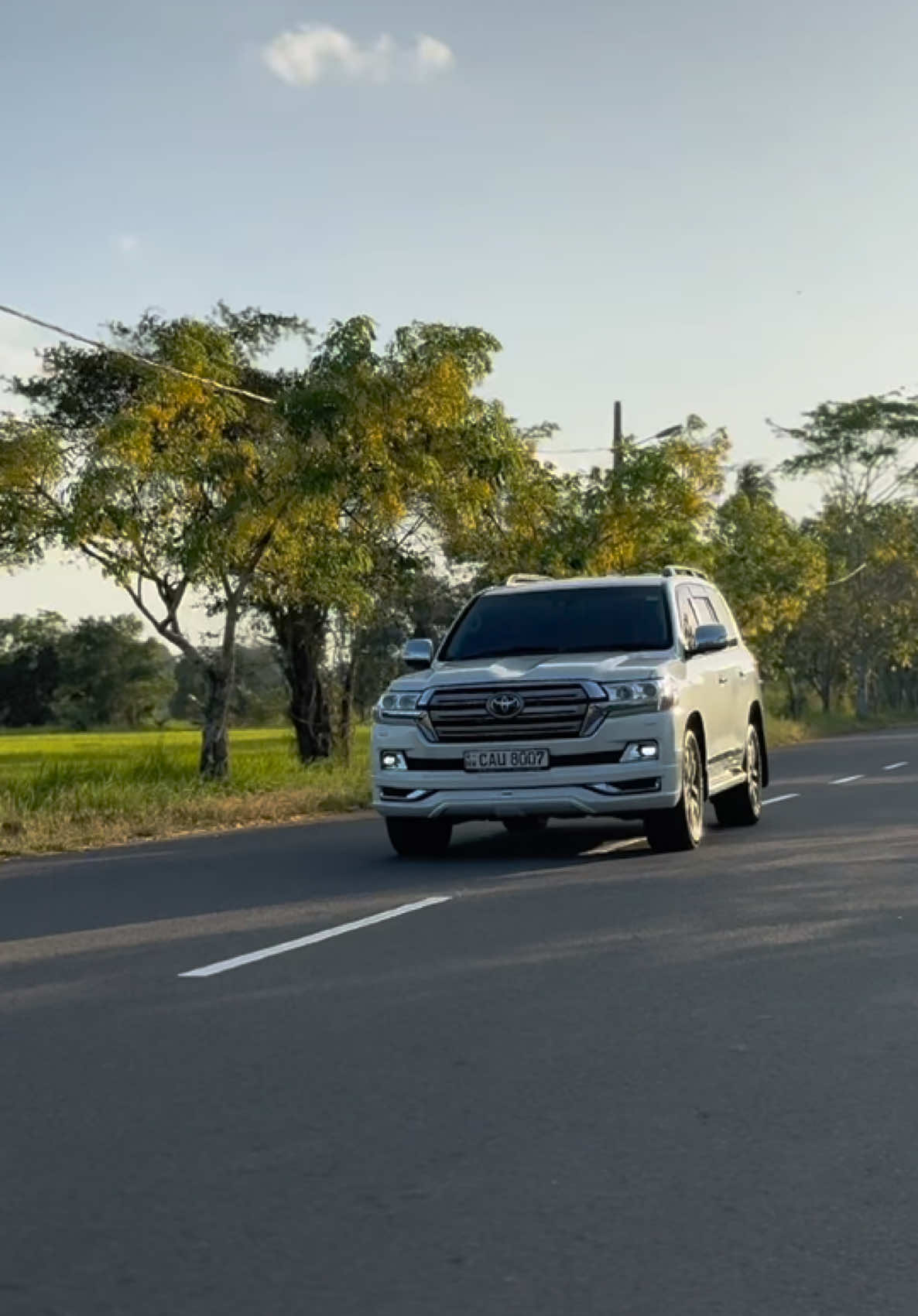 Land Cruiser 🤍 #landcruiser #v8 #tiktok #viral #fypシ゚ #viraltiktok #foryou #fyppppppppppppppppppppppp #srilanka🇱🇰 #CapCut 