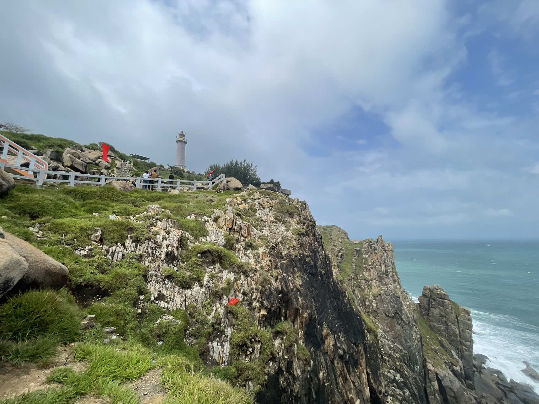 Hải Đăng Mũi Điện Phú Yên. Biển mùa hè tuyệt vời #phuyen #bien #dulichphuyen 