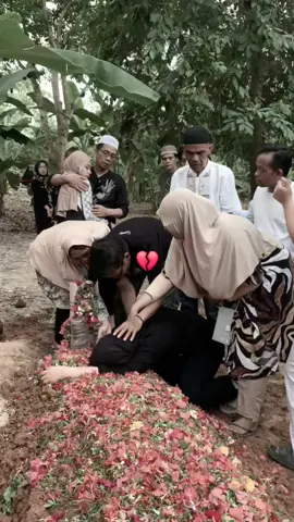 surga nya pindah kemana ya kalo ibu udah gaada?💔☺️