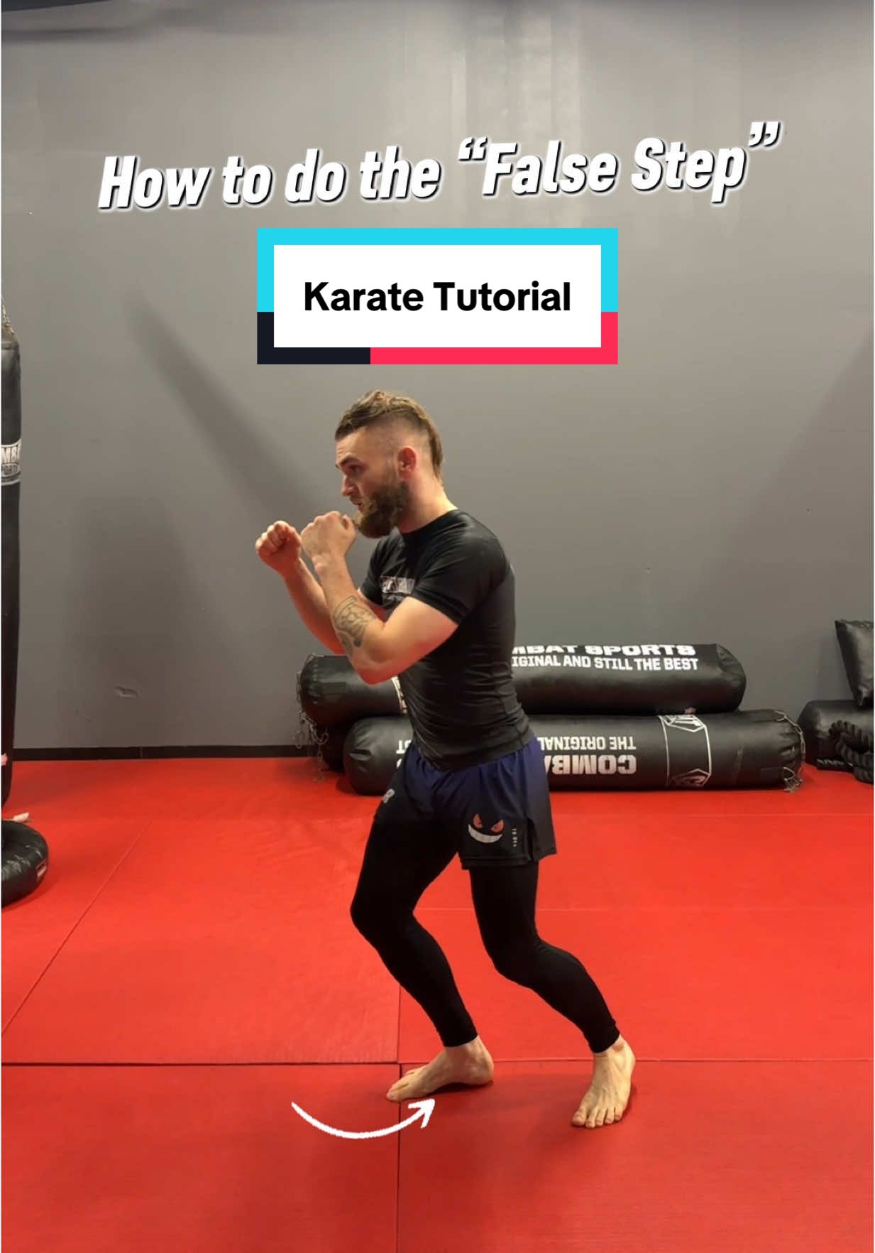 How to “False Step” blitz Basically, it’s the step-through stance switch but instead of the back foot pushing from where it already is, you change the lead foot into the back foot. Since the lead foot is closer to your opponent, you can deceptively close the gap to land your power shot. Try it out! Like if you wanna see more tutorials like this #mma #karate #fighting #striking #footwork #stealth #blitz #speed 