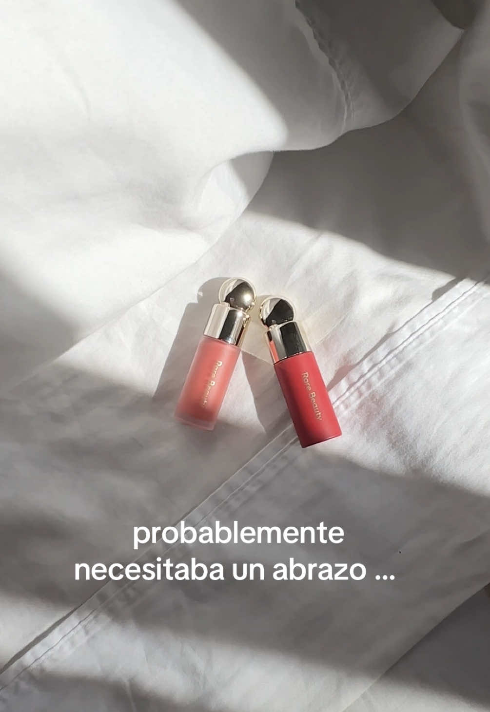 probablemente necesitaba un abrazo… pero este mini kit de rare beauty de robó mi corazon 🩷❤️ #rarebeauty #mini #rarebeautyblush #rarebeautylipoil #aesthetic #minirarebeauty #rarebeautyguatemala 