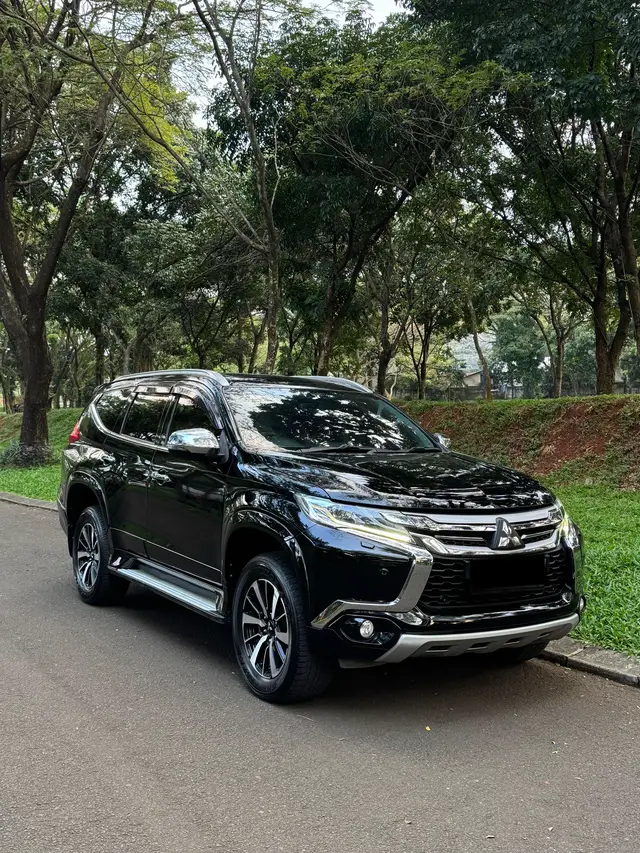 Mitsubishi Pajero Sport Dakar Limited Edition Tahun 2017 Warna Hitam Automatic Transmission Km 70rban Ongoing Service Record Mitsubishi Exterior Mulus Kinclong Interior Bersih Full Original Dokumen Lengkap Atas Nama Pribadi Pajak Hidup Bulan 11-2025 Mesin Sangat Sehat Terawat Ac Dingin Matic Smooth Masih Sangat Responsif Very Well Maintened Harga cash 389Jt Nego wa 0821 1395 8968