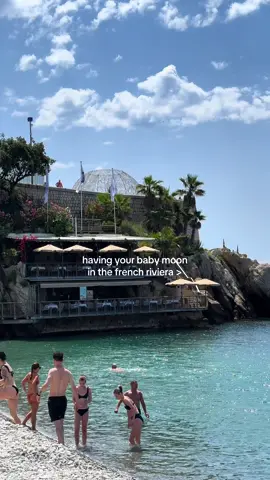 Almost forgot that this is the whole point! 🥰 #babymoon #frenchriviera #nicefrance #dayinmylife #vacation #sfinfluencer #momtok #travelingpregnant #23weeks #youngmom 
