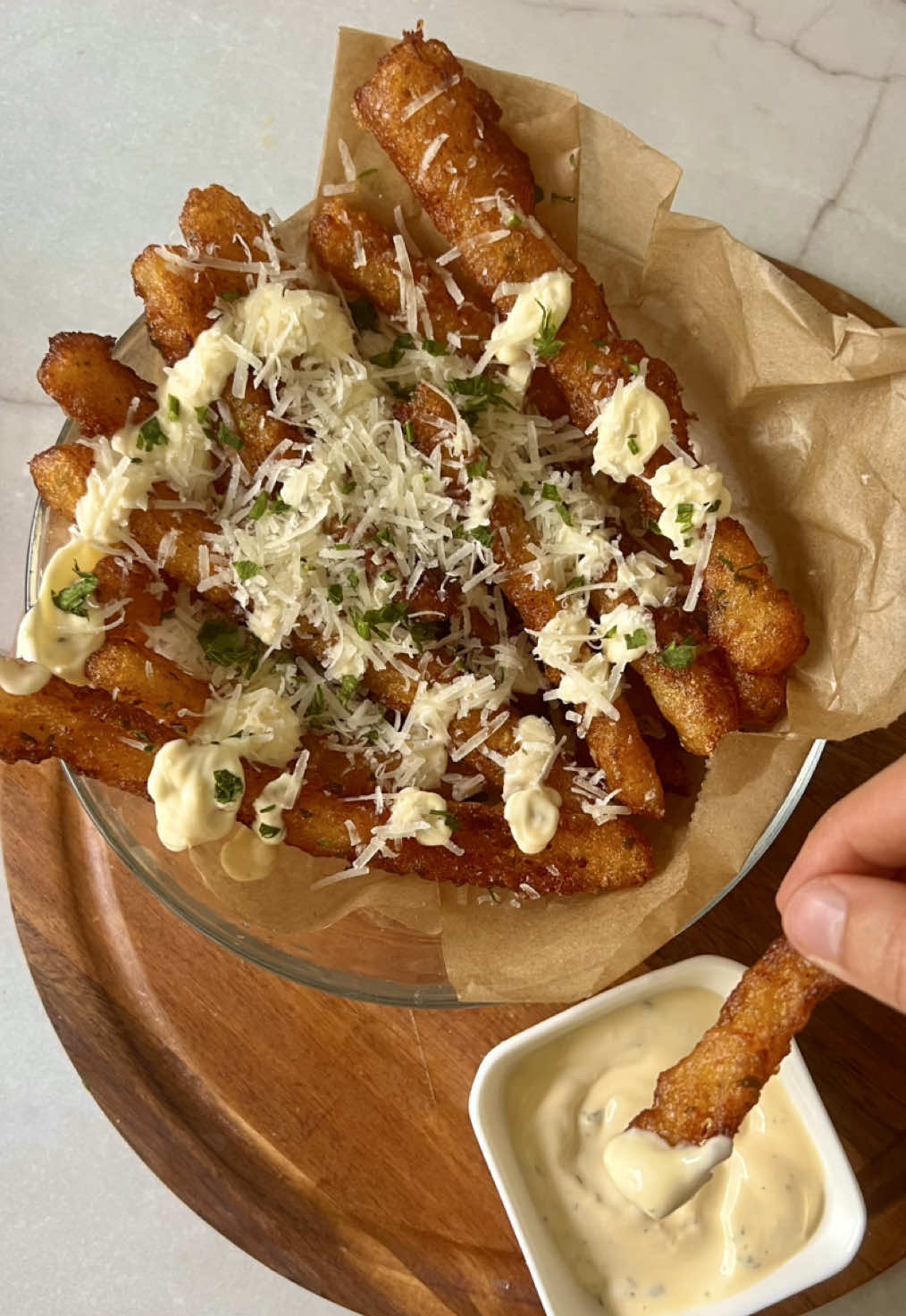 Crunchy Japanese Long Fries with garlic mayo parmesan sauce 🍟 📝 Ingredients: 	•	3–4 big potatoes 	•	80–100 g cornstarch (about 6–7 tbsp) 	•	Seasoning :  •  1 tsp onion powder 	•	1 tsp garlic powder 	•	1 tsp dried parsley 	•	1 tsp salt 	•	2 tsp paprika powder 	•	2 tsp black pepper On top : parmesan, parlsey, and garlic mayo  👩🏻‍🍳 Instructions: 	1.	Peel and boil potatoes for 20–25 mins until soft. 	2.	Mash them until smooth. 	3.	Add all seasonings + cornstarch. Mix well. 	4.	Transfer into an ice bag (or piping bag). 	5.	Let it chill in the fridge for 30 mins. 	6.	Cut into long rectangle shapes, then cut in half. 	7.	Deep fry in hot oil until golden and crispy. ⚠️ Tip: If they break while frying, gently lift with a spatula to keep the shape! #longfries #fries #fastfood #EasyRecipes #potatorecipes #japaneselongfries #homemadefries #viralrecipe #EasyRecipes #streetfoodstyle #potatorecipe #fryfood 