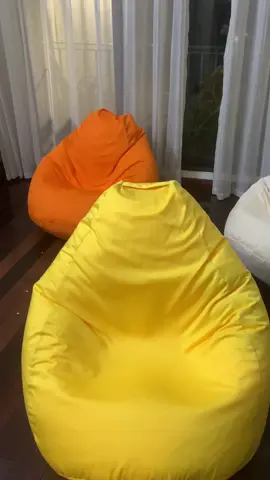 Ghế lười hạt xốp dáng quả lê chất liệu vải Thô bố ( canvas) màu trơn đã có hạt xốp bên trong. ( shop có bán vỏ ghế riêng dành cho những bạn ở xa mua vỏ sau đó mua hạt xốp ở khu vực mình ở để giảm chi phí vận chuyển. ib để shop tư vấn mua hạt xốp) Ghế được thiết kế mô phỏng theo hình dáng quả Lê tạo tư thế ngồi thoải mái cho người sửa dụng.  Cấu tạo ghế gồm 2 lớp có hạt xốp:  - Lớp vỏ ngoài có khoá kéo được may từ chất liệu vải thô bố dày dặn tạo from dáng đẹp, sợi vải to giúp lưu thông không khí thoáng mát. -Màu sắc phong phú giúp bạn có nhiều lựa chọn phù hợp. - Lớp lót bên trong đựng hạt xốp bằng chất liệu vải dù có khóa kéo giúp bạn vệ sinh một cách dễ dàng. - Hạt xốp 3-5ly tạo độ êm, lâu xẹp. - Shop hỗ trợ bảo hành đường may,  đổi sz, màu sắc tại cửa hàng. -Kích thước: sz S:70cm*90cm                          sz: M: 90cm*100cm.                          sz: L: 110cm*100cm.                           sz: XL: 120cm*120cm.                           sz: XXL: 130cm*140cm.  *Shop nhận may theo yêu cầu của khách hàng với mọi chất liệu. Các tỉnh ship qua nhà xe còn Hà nội ship hỏa tốc nhé các bạn. Ib cho shop để tư vấn nhé. Ghế lười hạt xốp dáng quả lê chất liệu vải Thô hoặc vải kaki màu trơn đã có hạt xốp bên trong. ( shop có bán vỏ ghế riêng dành cho những bạn ở xa mua vỏ sau đó mua hạt xốp ở khu vực mình ở để giảm chi phí vận chuyển. ib để shop tư vấn mua hạt xốp) Ghế được thiết kế mô phỏng theo hình dáng quả Lê tạo tư thế ngồi thoải mái cho người sửa dụng.  Cấu tạo ghế gồm 2 lớp có hạt xốp:  - Lớp vỏ ngoài có khoá kéo được may từ chất liệu vải thô hoặc kaki dày dặn tạo from dáng đẹp, sử dụng bốn mùa, -Màu sắc phong phú giúp bạn có nhiều lựa chọn phù hợp. - Lớp lót bên trong đựng hạt xốp bằng chất liệu vải dù có khóa kéo giúp bạn vệ sinh một cách dễ dàng. - Hạt xốp 3-5ly tạo độ êm, lâu xẹp. - Shop hỗ trợ bảo hành đường may,  đổi sz, màu sắc tại cửa hàng. -Kích thước: sz S:70cm*90cm                          sz: M: 90cm*100cm.                          sz: L: 110cm*100cm.                           sz: XL: 120cm*120cm.                           sz: XXL: 130cm*140cm.  *Shop nhận may theo yêu cầu của khách hàng với mọi chất liệu. Các tỉnh ship qua nhà xe còn Hà nội ship hỏa tốc nhé các bạn. Ib cho shop để tư vấn nhé. #ghế #ghếthưgiãn 