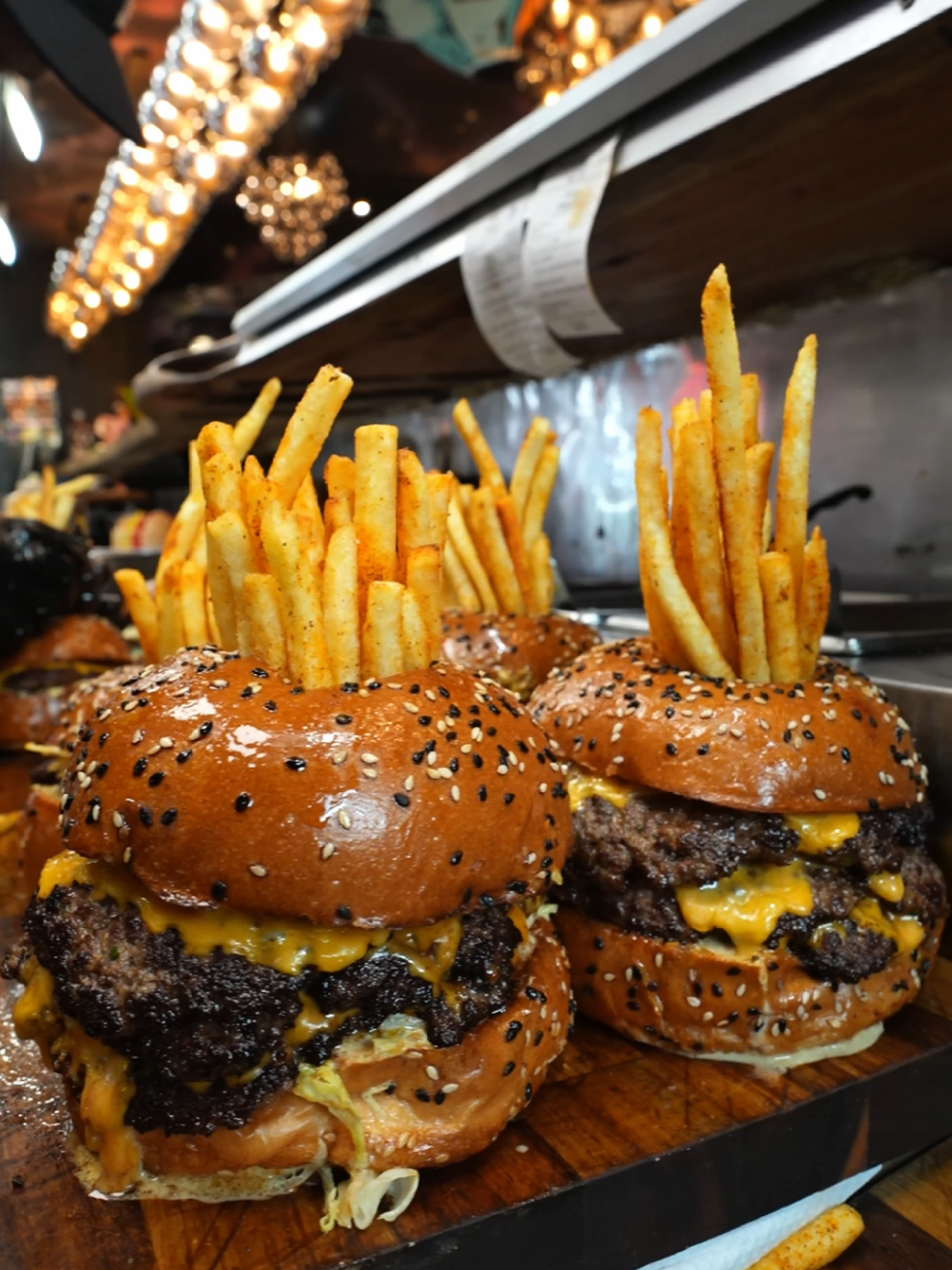 Rate The Juicy Level 🤤  #eat #burger #tasty #restaurant #viralvideos 
