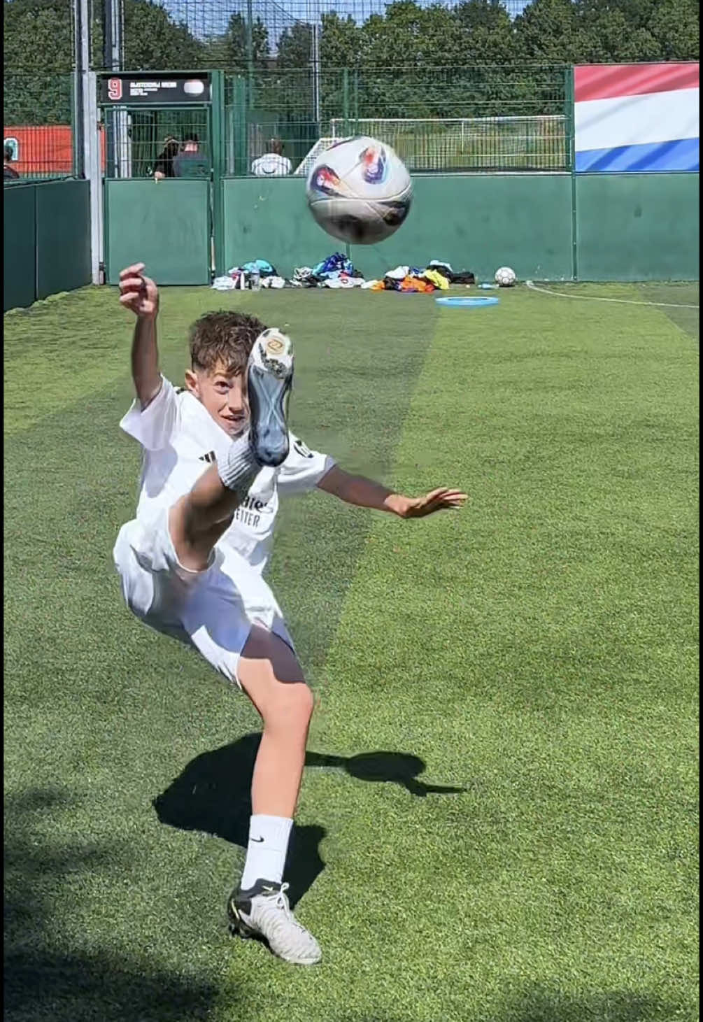 I thought I could do it…!? 🥵 vs @Andrew Henderson @Antonio Santiago #Soccer #football #fussball #footballskills #foryoupage 