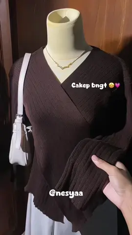 #outfitknit #jisoknitwearvneck #atasanbusui #atasansilang #atasanblouse #outfitinspo #atasanknit 