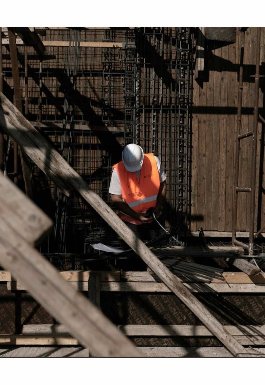 We always deliver our projects on time 👌🏻😁 . #constructionlife #construction #humor #constractionworker #torontocontractor #constructionmemes #torontorenovation 