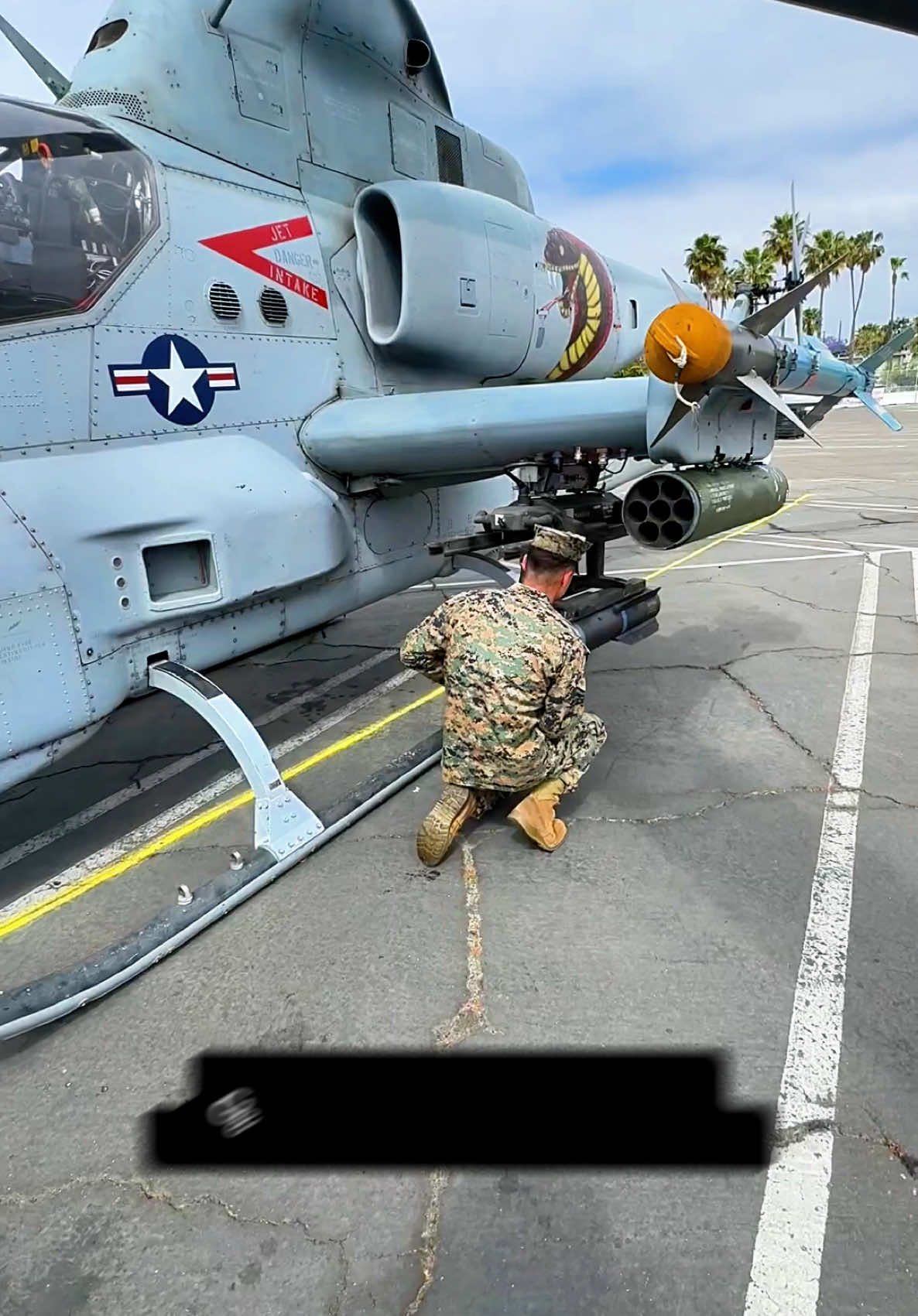 HMLA-369 The Gunfighters #AttackHelicopter #SunsOutGunsOut 