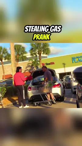 Stealing gas prank #fyp #fypシ゚viral #foryoupage #funny #funnyprank #prank @Michael B 