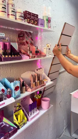 Coloquei um painel canelado #lojademaquiagem #emprendedor #lojade10 #DiaDosNamorados #skincare #empreendedorismo 