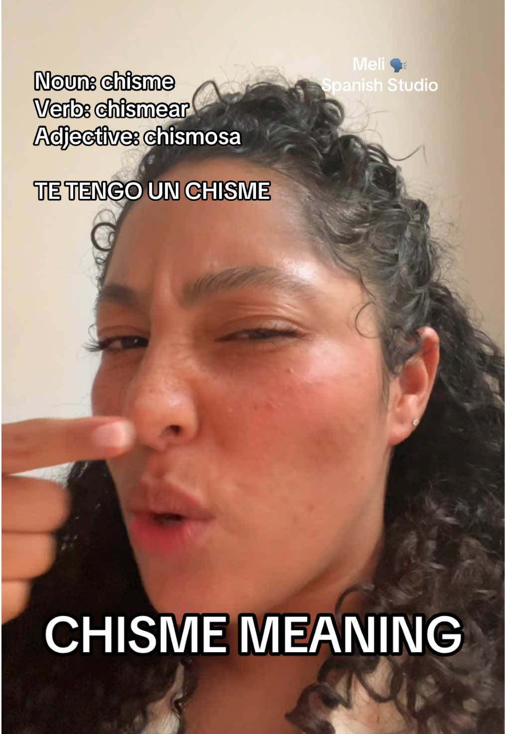 Chisme meaning in Spanish - chismosa in Spanish  #spanishstudiocr #spanishtiktok #español #aprendiendoespañol #teachersoftiktok #lernontiktok #learningspanish #language #polyglot #latina #spanish #hispanic #curlyhair #spanishtutor #longervideos #spanishclass #spanishteacher 