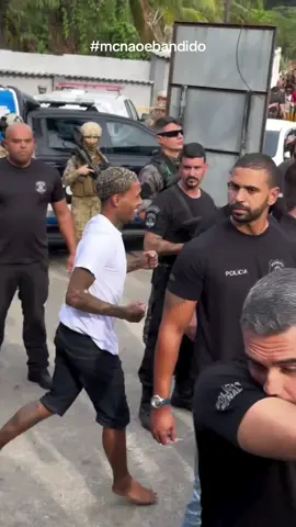 Momento que mc poze sai da prisão e vai aos braço da vivi sua esposa #mcpoze #mcpozedorodo #oruam #vivi