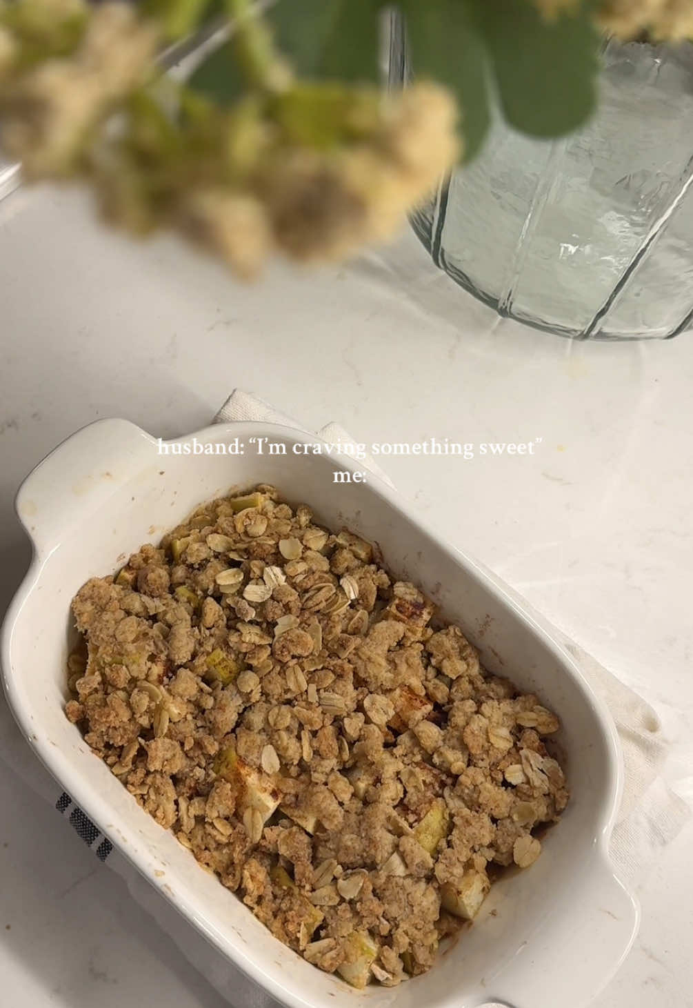 My favorite healthy-ish sweet treat🍏✨ Apple crumble for 2  1 diced apple  Sprinkle with cinnamon & brown sugar  1/2 tbsp melted butter  Crumble  3tbsp flour  1 1/2 tbsp brown sugar  1 tbsp oats  1 tbsp melted butter  Bake at 350 for 15 minutes  #sweettreat #sweettreatideas #applecrumble #singleservedessert #dessert #dessertrecipe #EasyRecipe 