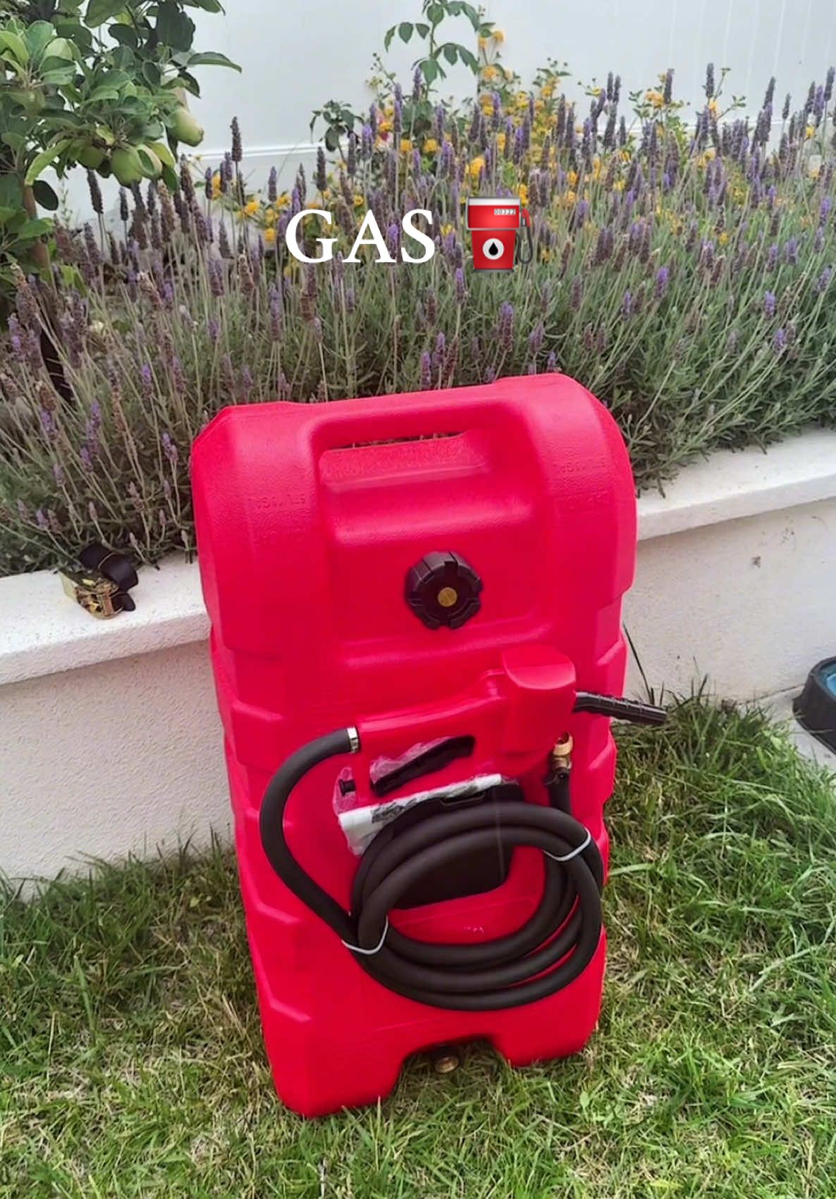 Tanque de gas de 15 galones. tank!#truckaccessories #cargadget #storagecontainers #portabletireinflator #retractablehose #gas #gastank #garvee... #tambo #gasolina #yarderos #landscaping #rancho #ForYou #ForYourPage #ParaTi #tiktokshopcreatorpicks #tiktokmademebuyit #casitaarias 