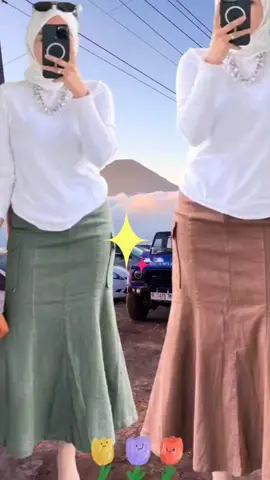 Lagi cari rok yang lagi ngetren dan tetap nyaman dipakai? Yuk, cobain Rok Mewah Katun Twill Stretch ini! Bahan lembut & elastis Model cargo yang kekinian Potongan tebal tapi tetap jatuh cantik Nyaman dipakai seharian - cocok untuk kerja, kuliah, atau hangout! #rokcargo #roktrend2025 #outfitwanitahijab #rokkekinian #rokcewekhits #rokmodis #ootdhijab #fashionwanita #ootdkece #rokmurahberkualitas #roktebalpremium #rokkoreanstyle #rokstretchnyaman #rokcewekkekinian #tampilstylish 