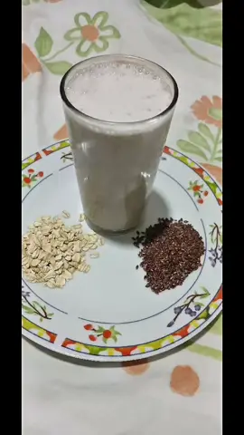 A que edad te enteraste de esto? #Viralreels #remediosnaturales #remedioscaseros                                        Ingredientes ▪︎1 vaso de agua bien fría.  ▪︎2 cucharadas de  avena . ▪︎1 cucharada de linaza.                           Beneficios: ▪︎ayuda a limpiar el colón   ▪︎ayuda con la neuropatia ▪︎ayuda a prevenir muchos cáncer. ▪︎es bueno para la próstata.  ▪︎bueno para el estómago.  ▪︎ es bueno para la piel . ▪︎es bueno para la diabetes