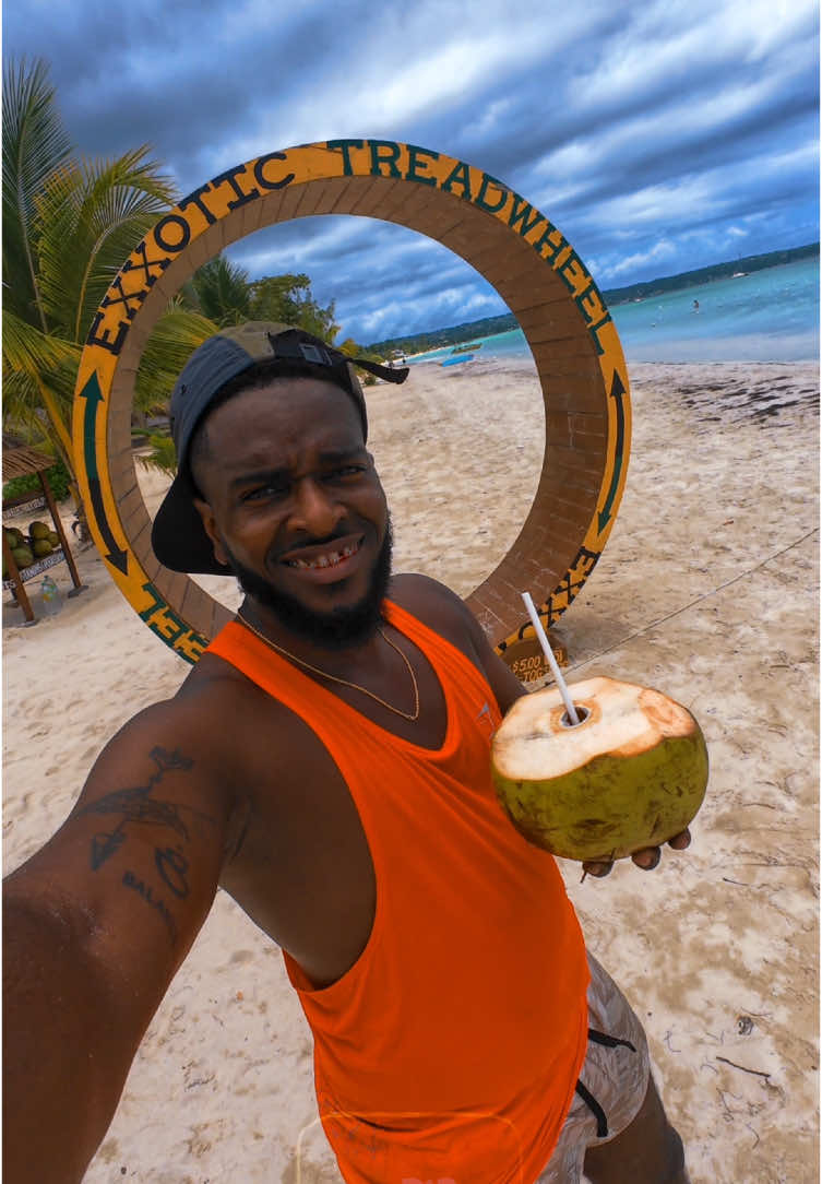 Exxotic Fitness, a Beach Gym in Negril! Big big vibes 🏋🏽‍♂️#visitjamaica #traveltiktok #GymTok 