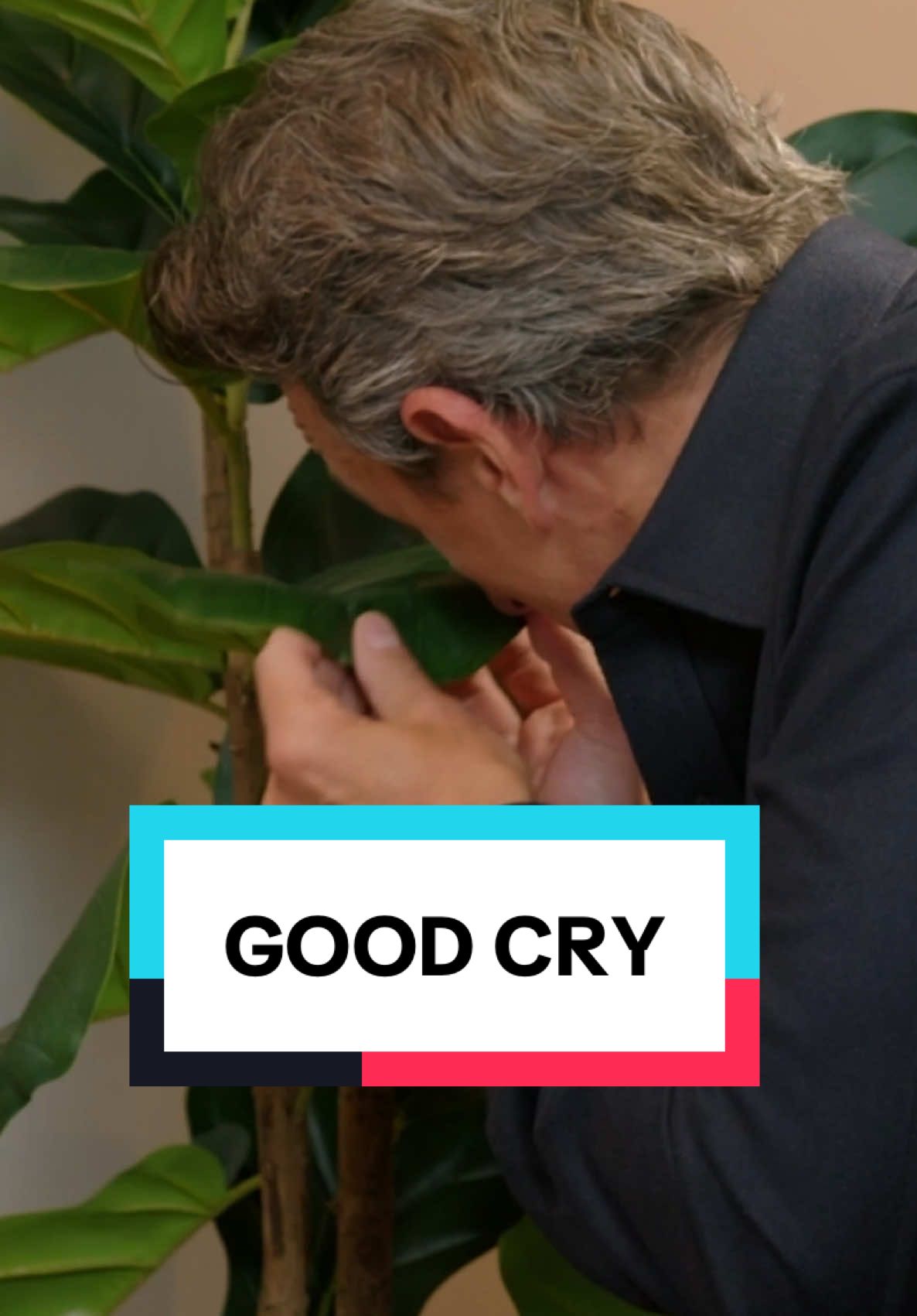 It’s a trap when the Good Hang tissues come out.  #goodhangwithAmy #tears #SNL