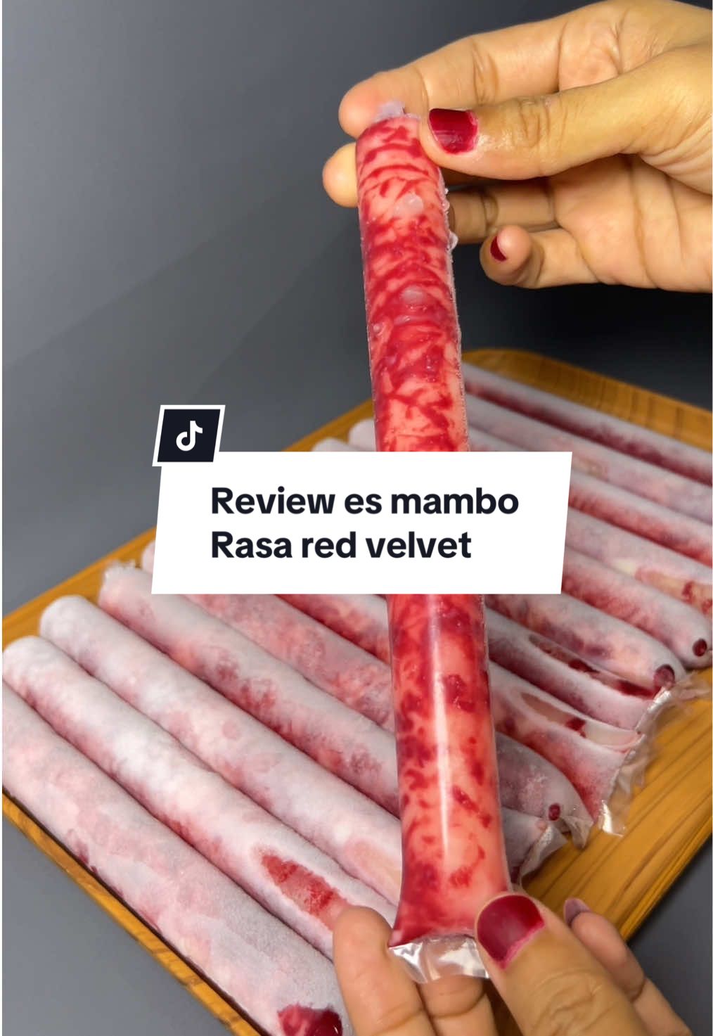 Review es mambo rasa red velvet, diluar ekspektasi dengan hasil yang cantik dan rasa weenak pwoll🤤 #fypシ゚ #esmambo #redvelvet #elimas #foryou 