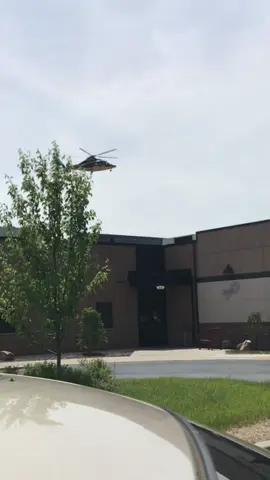 I know why but it still doesn’t compute #helicopter #hospital #opticalillusion #framespersecond #fps #camera #recording #landing #helicopterhelicopter #freebird #floating #woah 