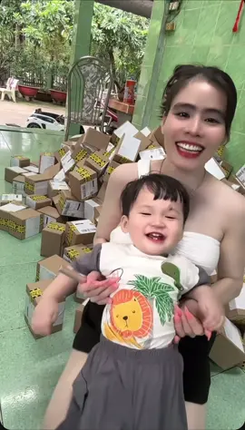 Mỗi lần thấy mẹ quay video là bò lại ké cam hà🤭#thamdoanhaugiang 