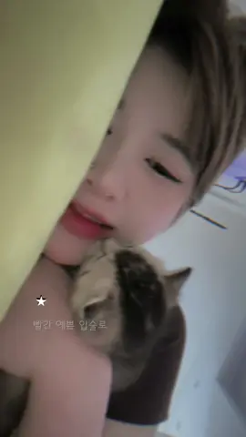 #CapCut đang khóc sưng hết mắt hắn lại hôn mình 😗
