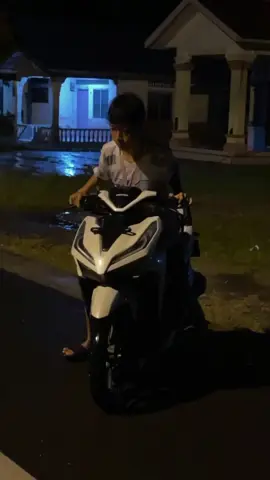 kayaa gini dulu ajaa yaa nanti kalau punya uang di bagusin lagii🙂 #fyp #vario150 #cinematicvario #cinematic #cinematicsadvibes🥀 