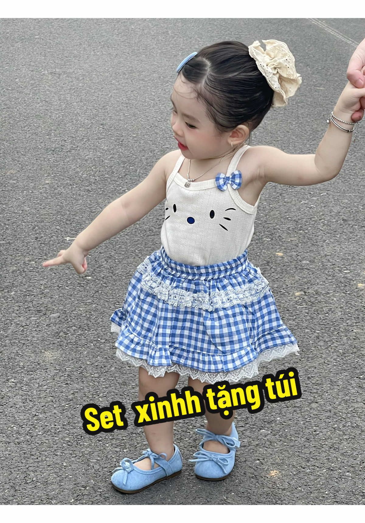 Trộ ôi nó đáng eo gì đâu các cô ơi 😍😍#xuhuong #setxinhchobe #setxinhchobegai #bộmacnhachobe #thoitrangtreem #thoitrangbegai #fyp #macdepmoingay #buniu #xuhuong 