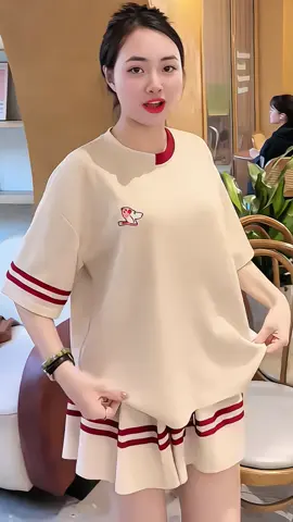 Set váy thêu cún chạy sọc đỏ cổ bo đệt chất cotton khô chân váy cạp chun có quần bảo hộ#setvaynu #setvayxinh #thoitrangnu #macdepmoingay #moingaymotoutfit #xuhuong 