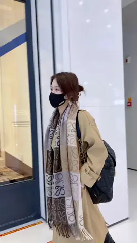 syal winter yang satu ini wajib banget pas holiday #elegant #syal #winter #outfit #fashion #murahbanget #koreastyle 