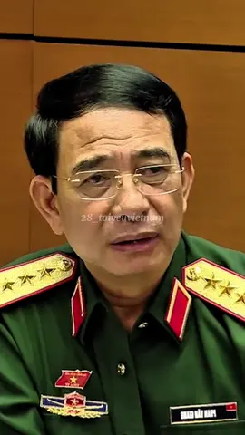 Thời bình cứ đi ô tô đến lúc chiến tranh không chạy bộ được đâu #vietnam #toiyeuvietnam #phanvangiang #vairal #fyp 