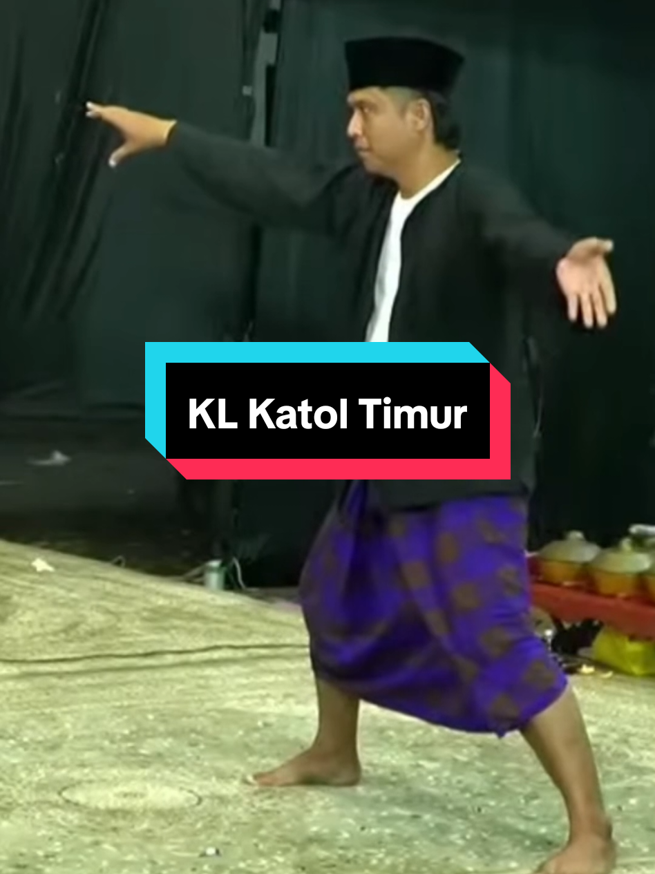 Kesenian Sandur Madura | Panggilan Klebun Katol Timur | Hajat H Mahfud Dpr Jatim. Semoga Sehat selalu 🙏 #madura #fypdong #fyp #viral #sandur #video @brekaibalap1  #betaebe14 #capcut 