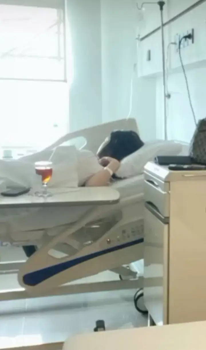 အမှတ်တရများစွာ ြဖင့်😔🥺#ဆေးရုံတတ်နေရပါသည်🤕🤕 #ဝမ်းနည်းရတဲ့နေ့😔😔 #fypp 