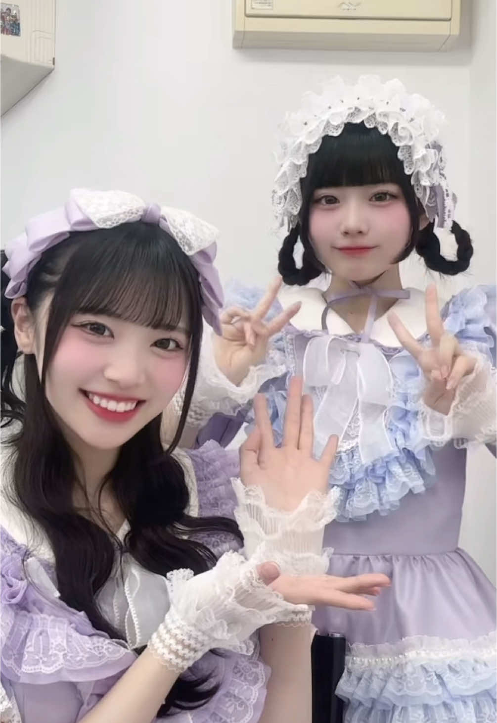 @みに ちゃんと撮ったよ(◦ˉ ˘ ˉ◦)🩵🧡 おまたせっ！！ TikTok撮ってたら後ろからぴょこって来てくれたよ可愛い(◦ˉ ˘ ˉ◦) ばぶい(•@•⑉)🩵🩵🪽🫧 #iLiFE #あいらいふ #アイライフ #アイドル #idol #虹羽みに #小熊まむ