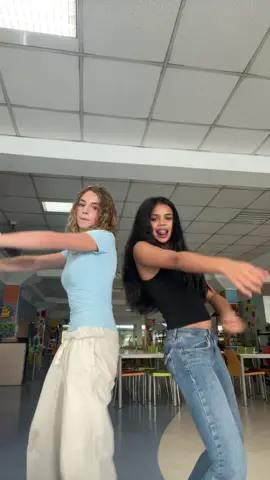 we couldn’t recreate in the same spot but who remembers 🤗🤗 I @emme #fyp #jis #jkt #dance #school #xyzbca #pourtoi #viral 