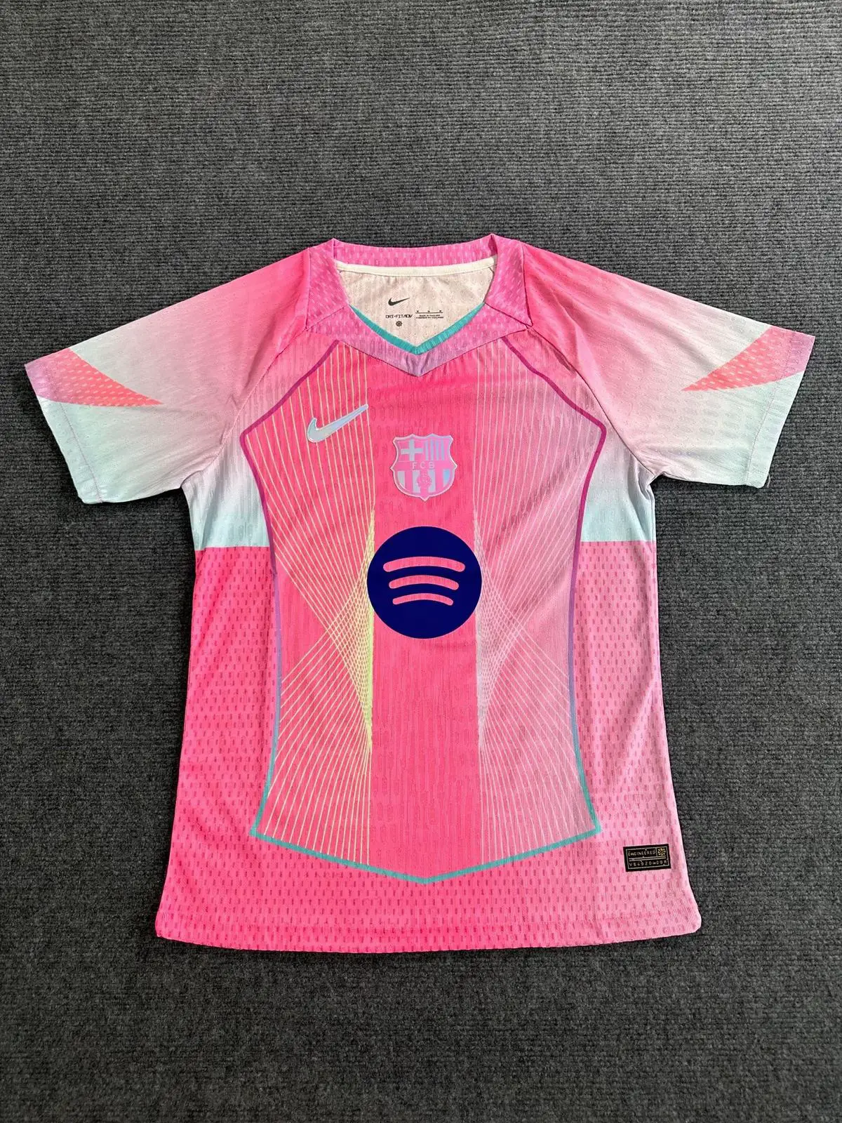 Instock now! 📥 Order now : 089 46 99 51 #fcbarcelona #pinkjersey #limitededition #sportshirt 