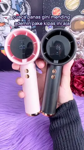 Panas panas kayak gini ya enaknya diademin kipas mini turbo digital #kipasminiportabel 
