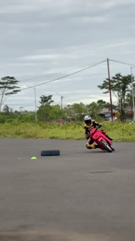 112cc 👹  #akbarnyamparacingteam #nyampamotor #yamahaindonesia #14racinggarage #fizr #roadraceindonesia 