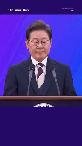 Pidato pelatikan presiden terpilih Korsel Lee Jae Myung’s dr partai Demokrat “ Saya dengan sungguh-sungguh bersumpah dihadapan rakyat bahwa saya akan menjunjung tinggi konstitusi membela bangsa, berjuang untuk penyatuan kembali tanah air kita secara damai, mempromosikan kebebasan dan kesejahteraan rakyat dan pengembangan budaya nasional dan dengan setia menenuhi tugas saya sebagai presiden”.