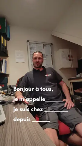 🎤 INTERVIEW EXPRESS de Nicolas – Nouveau responsable de dépôt à Derval 💪 Après 18 ans chez Mastock, il prend enfin les rênes du dépôt de Derval… et on ne pouvait pas laisser passer ça sans lui poser quelques questions (plus ou moins sérieuses 😏) ! 👀 Découvrez son parcours, ses anecdotes et ses secrets bien gardés (ou pas)… 👉 Spoiler : il connaît nos rayons mieux que sa poche 👷‍♂️ ❤️ Bravo à Nicolas pour cette belle évolution, on est fiers de le compter parmi nous depuis TOUTES ces années 🙌 #Mastock #Interview #DéstockageBricolage #TeamMastock #Derval #BTP #DIY #Carrière #Travail #ResponsableDepot #AmbianceTravail #humour #détente