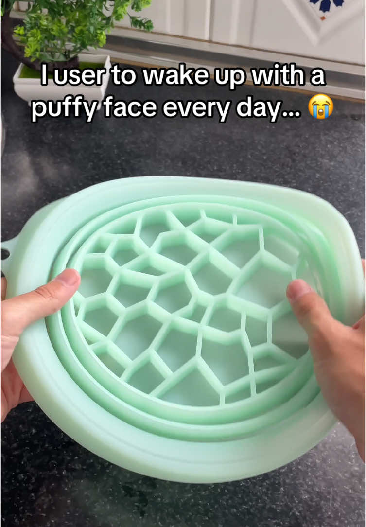 I’ve been starting my mornings with this facial ice bath… and here’s what I noticed:  - Less puffiness  - Smoother skin - Way more focus - And I feel calmer and more awake without caffeine  It’s wild how just 30 seconds in cold water can change your whole day. This ritual activates your vagus nerve and resets your nervous system. Highly recommend it if you want to look fresh and feel sharp. #facialicebath #morningroutine #ashtonhall #skincarehack #coldtherapy #vagusnerve #mentalreset #naturalglow #biohacking #icebath 