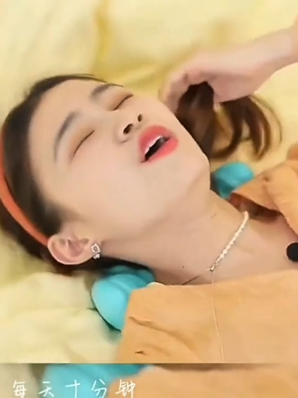 Vô giỏ nick @𝙈𝙚𝙣'𝙨 𝙜𝙞𝙛𝙩❤ để đặt nha mn. Gối bấm huyệt cải thiện gù lưng, đau mỏi vai gáy hiệu quả#caithiengulung  #lungthangdangxinh #trigu #caithiengulung #gulung #goicaithiengulung #goibamhuyet #xuhuong 